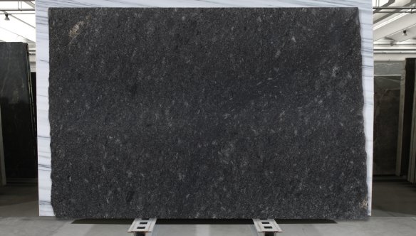 001_B047795-AA_AZNLASLU02_23+1.jpg magazin-azn-001_b047795-aa_aznlaslu02_23_1.jpg