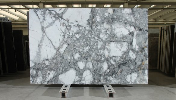 001_B047601_INGLASLX02_41.jpg magazin-ing-001_b047601_inglaslx02_41.jpg