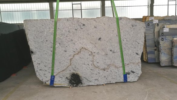 001_B011580_LIALASLU03_22+1.JPG magazin-lia-001_b011580_lialaslu03_22_1.jpg