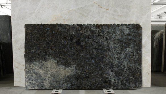 001_L016046_LRBLASLU02_5+1.jpg magazin-lrb-001_l016046_lrblaslu02_5_1.jpg